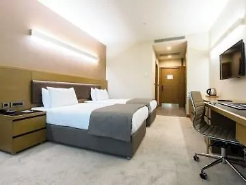מלון La Quinta By Wyndham Gunesli 5*