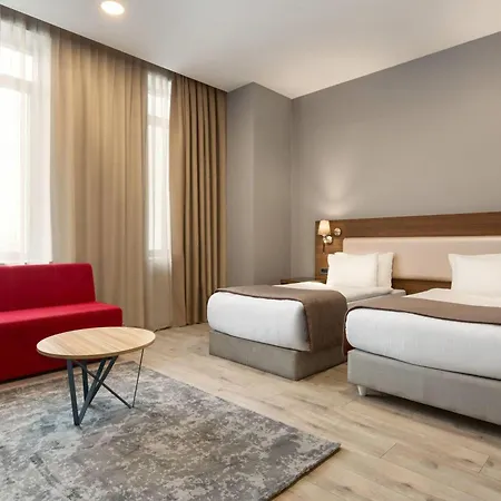 La Quinta By Wyndham Gunesli