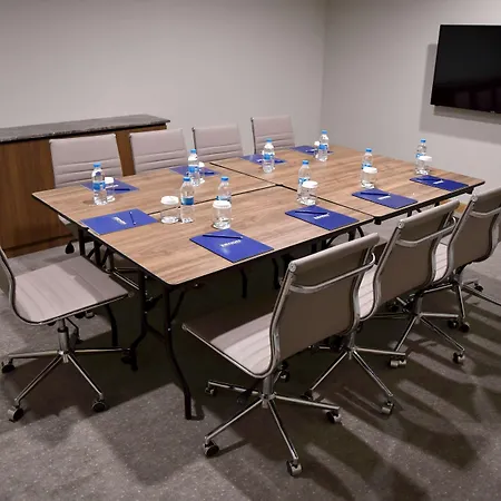 La Quinta By Wyndham Gunesli ホテル 5*