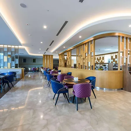 La Quinta By Wyndham Gunesli מלון 5*