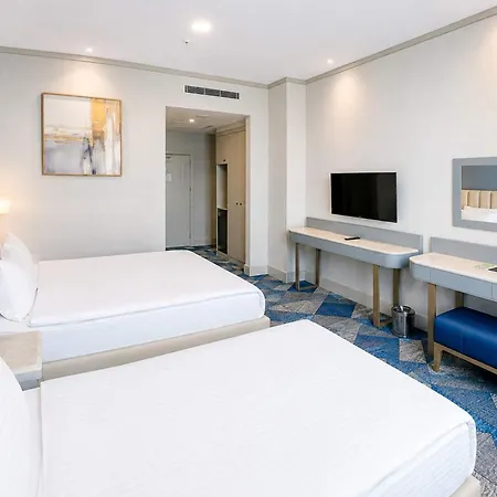 La Quinta By Wyndham Gunesli מלון 5*