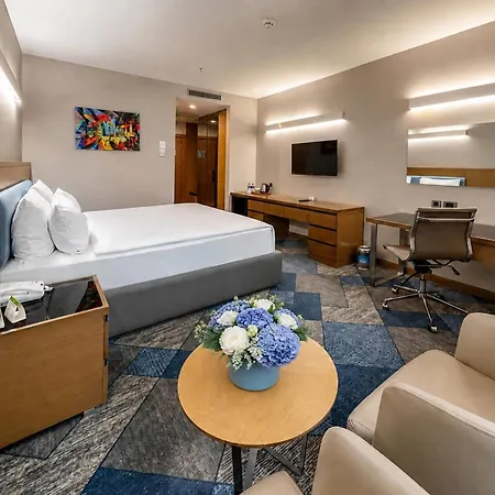 מלון La Quinta By Wyndham Gunesli 5*