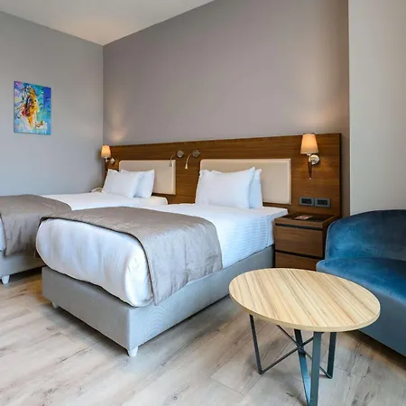 La Quinta By Wyndham Gunesli