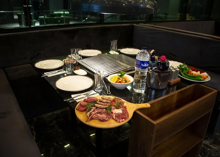 La Quinta By Wyndham Gunesli מלון 5*