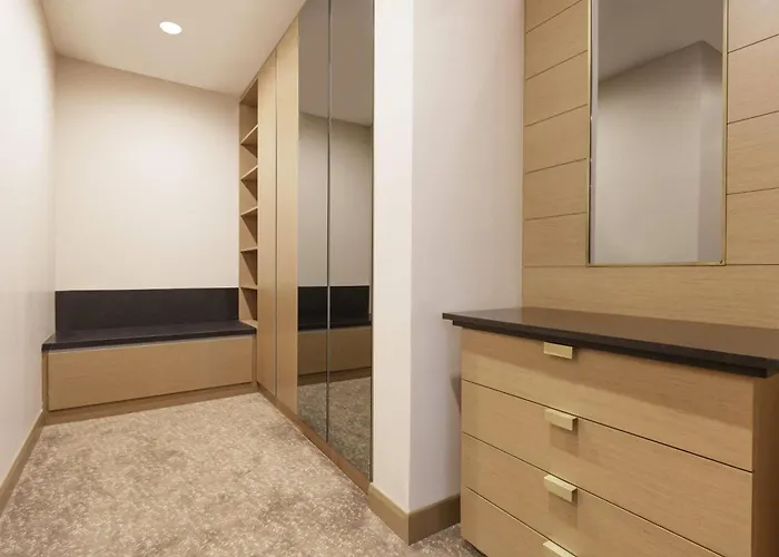 מלון La Quinta By Wyndham Gunesli 5*