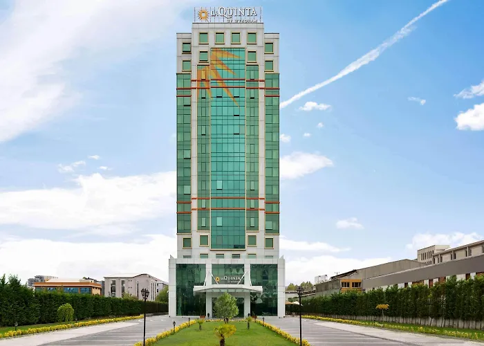 La Quinta By Wyndham Gunesli