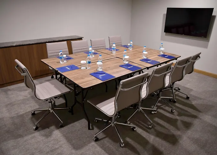 La Quinta By Wyndham Gunesli מלון 5*