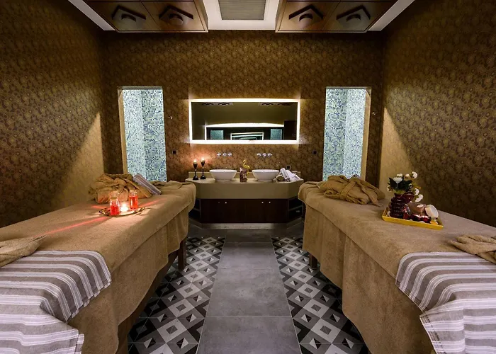 La Quinta By Wyndham Gunesli מלון 5*