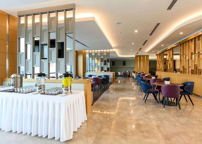 La Quinta By Wyndham Gunesli מלון 5*